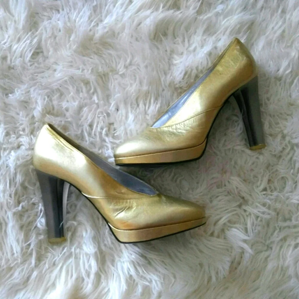 Nina Ricci Pumps With Acrylic Heels